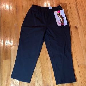 NWT black Capris